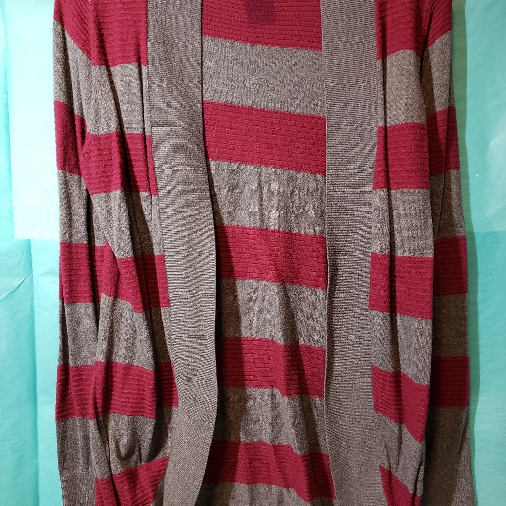 Grey/Burgundy Cardigan